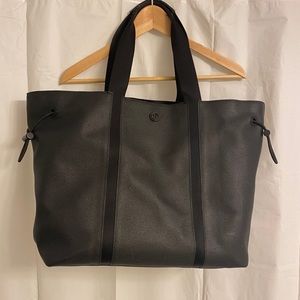 Lululemon black tote bag, very big and roomy!
